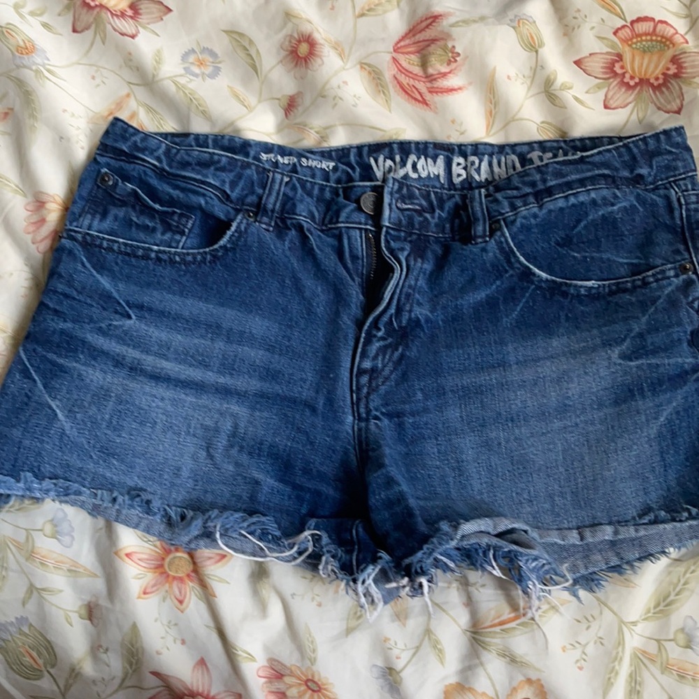 Volcom Cut off Jean shorts 31 W.